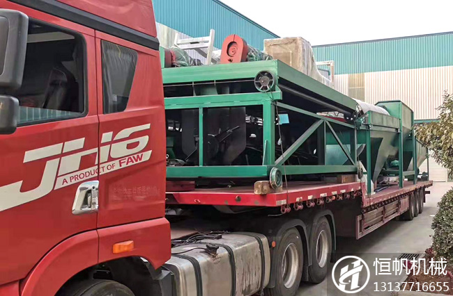 槽式翻拋機(jī)、滾筒篩分機(jī)裝車(chē)